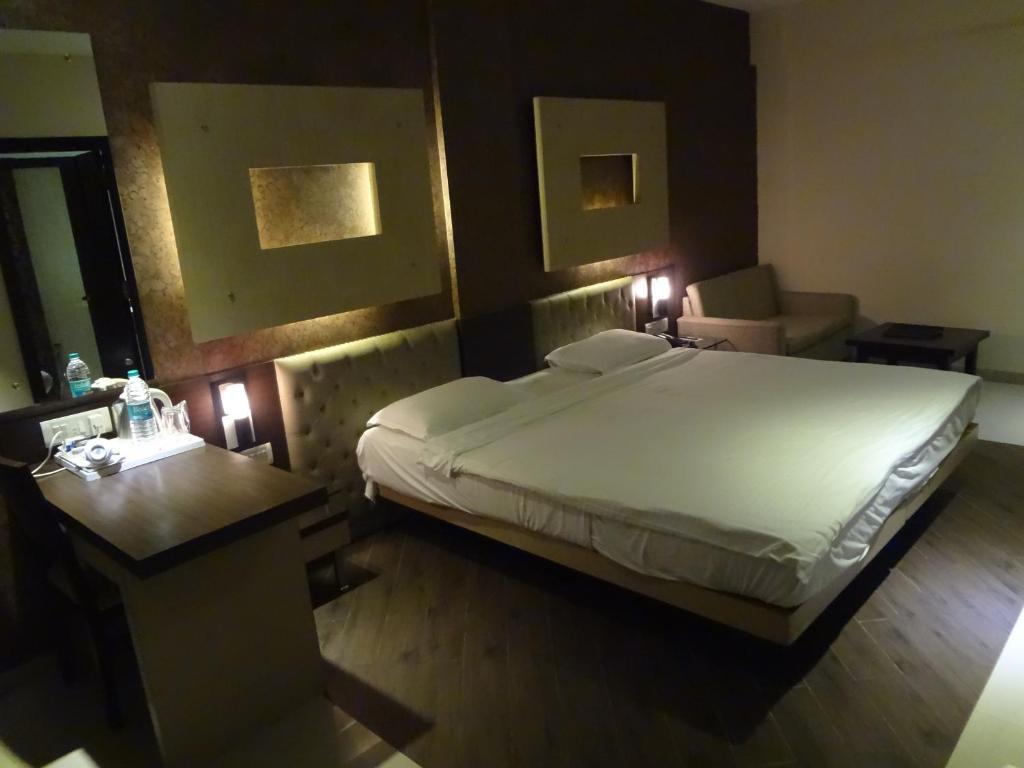 Hotel Capitol Thane Habitación foto