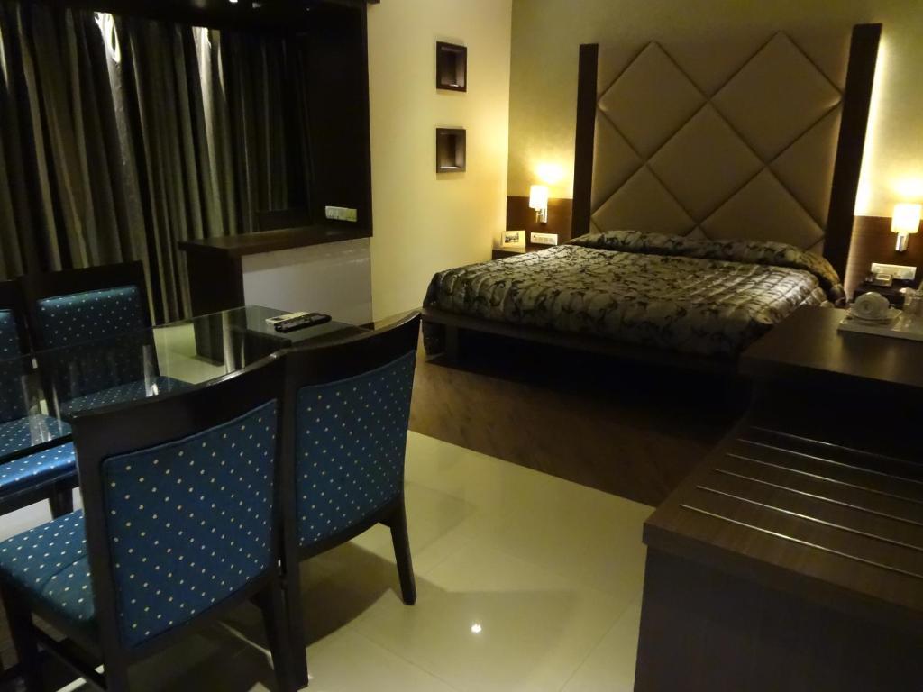 Hotel Capitol Thane Habitación foto