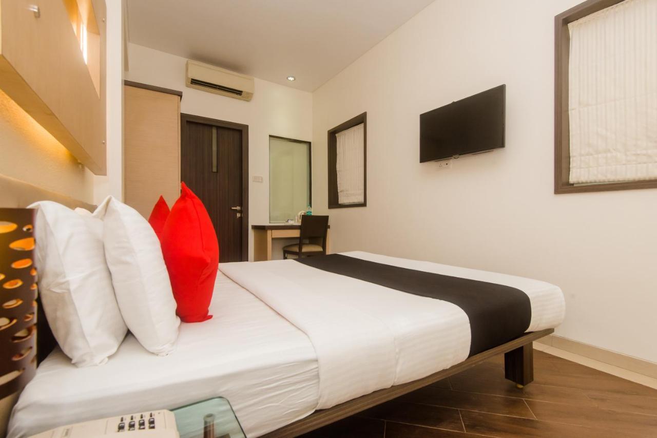 Hotel Capitol Thane Exterior foto